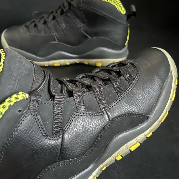 Jordan Retro 5 Venom Black Sneakers - Picture 8 of 15